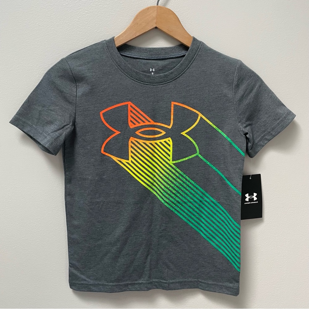 NWT Under Armour kid’s tee shirt, size 7, gray with multicolor logo design